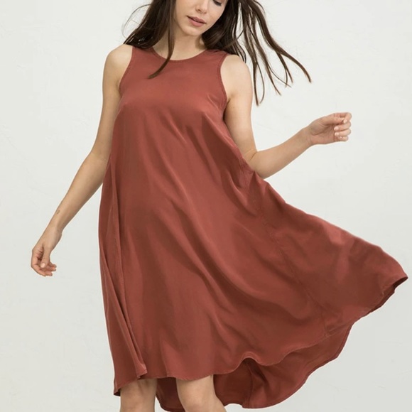 Dresses & Skirts - Elizabeth Suzann Harlow Dress in Silk Crepe (M)